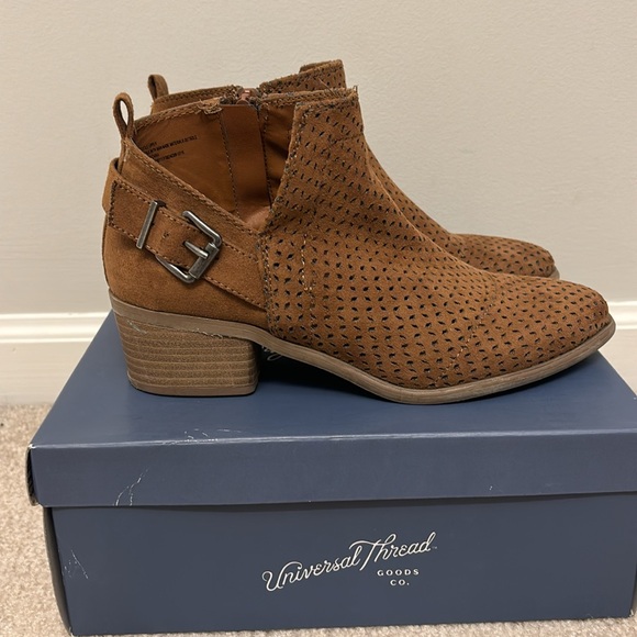 Universal Thread Tan Booties - Picture 4 of 8